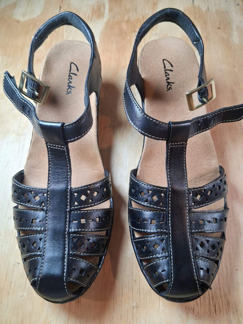 Clarks Women's Black Leather T-Strap Sandals